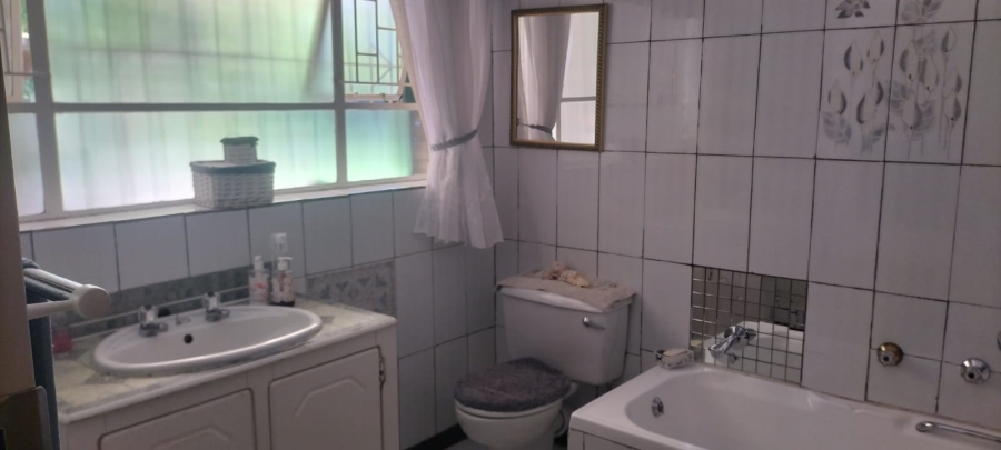 5 Bedroom Property for Sale in Langenhovenpark Free State